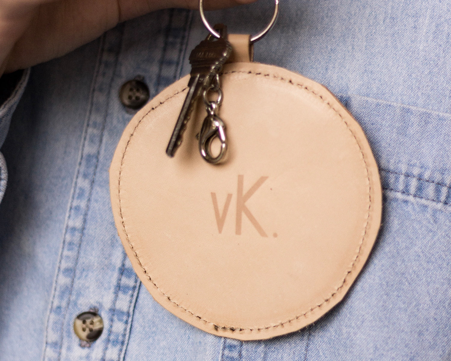 vK. Circle Keychain - NAT
